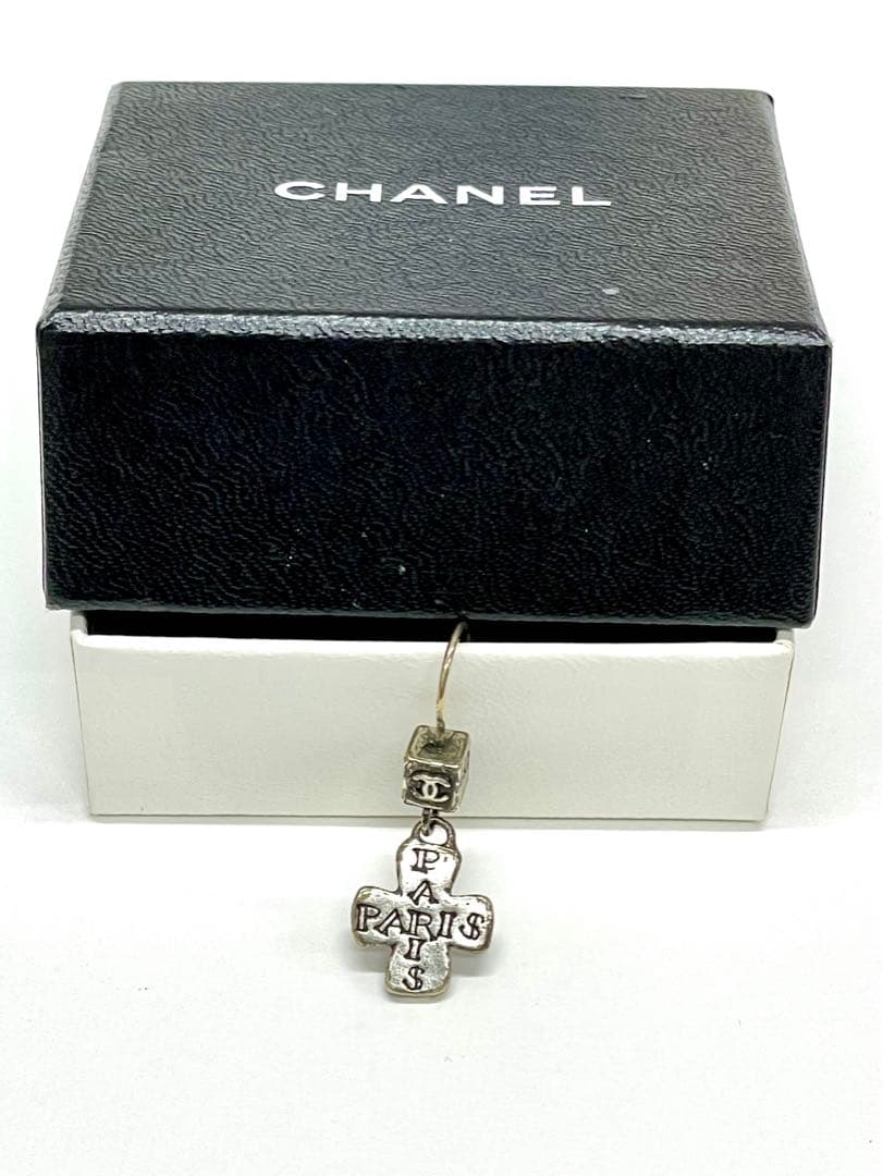 専用　正規品CHANELクロスピアス　片方