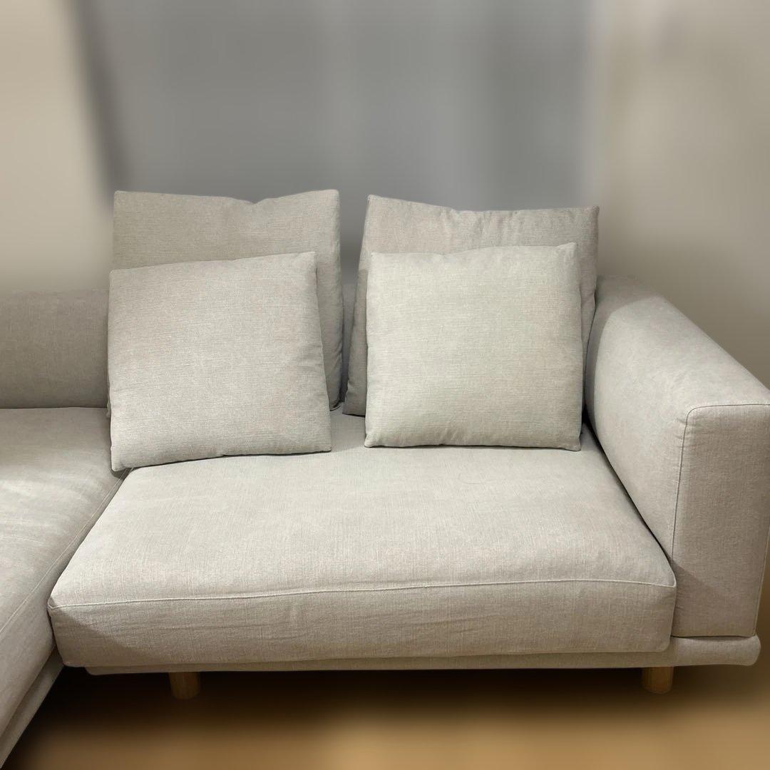 ACTUSソファ　BUILD ベージュ色　 4個クッション付き