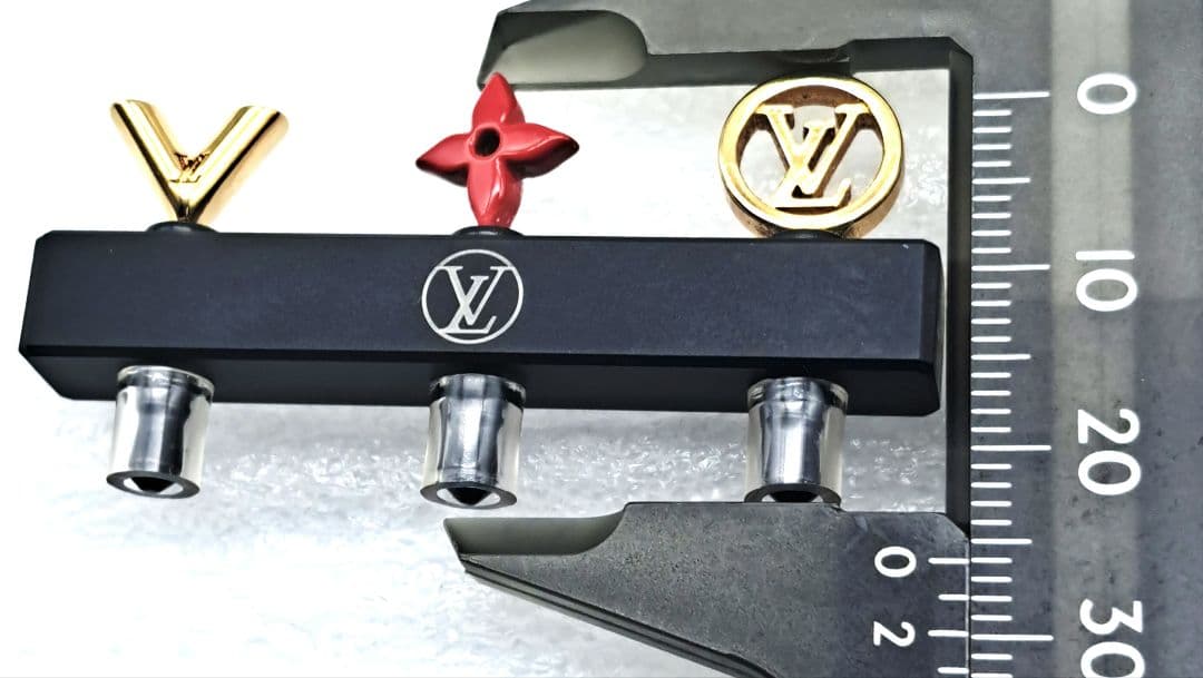 LOUIS VUITTON イヤホンジャック フォンプラグアイコニック