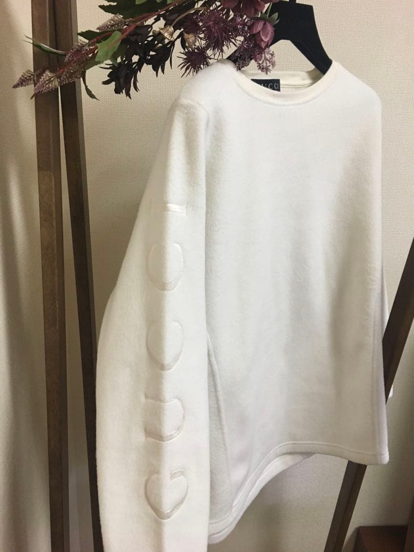 GUCCI★ロゴ刺繍フリーストップス