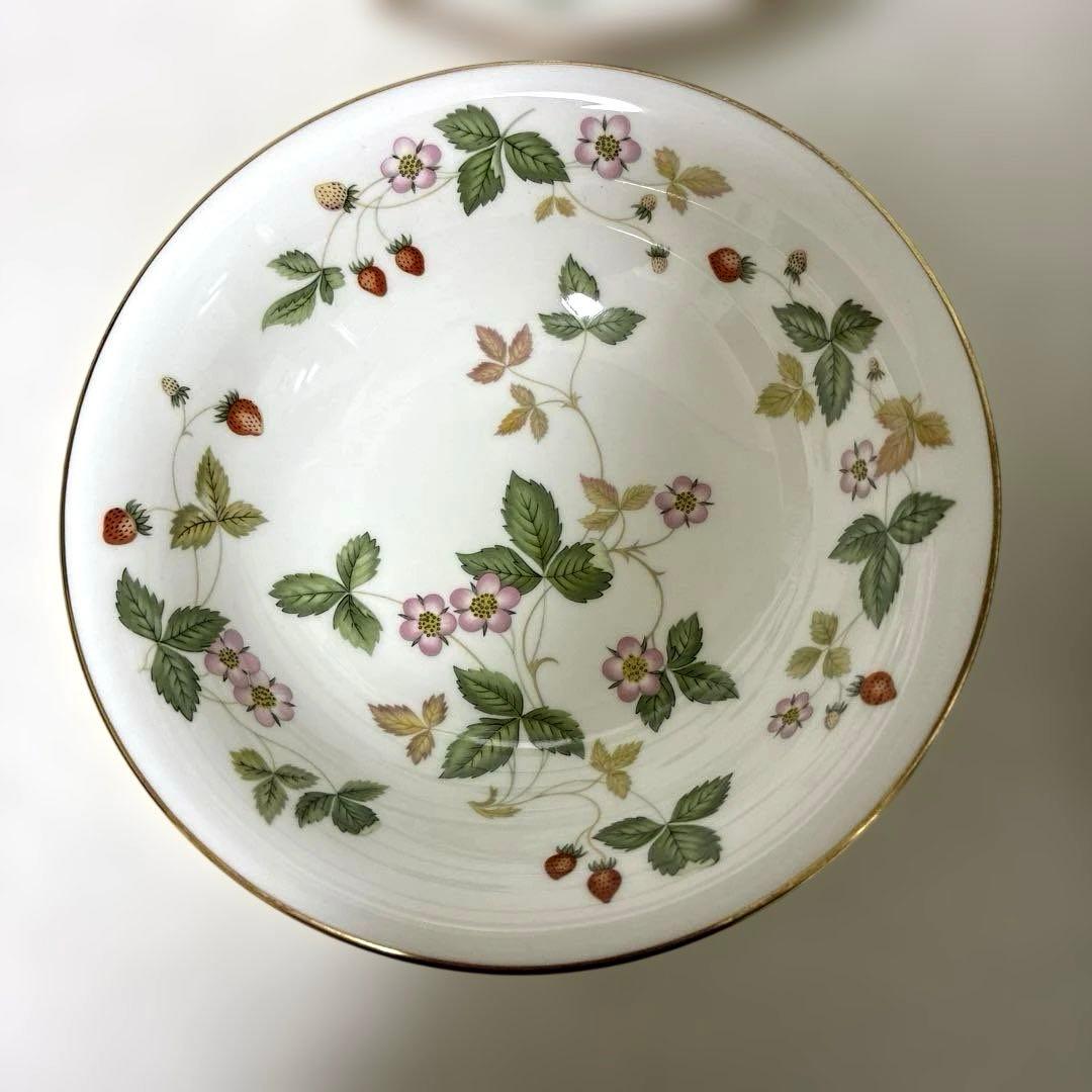 ウェッジウッド　ワイルドストロベリー　サラダソーサー　黒壺4枚