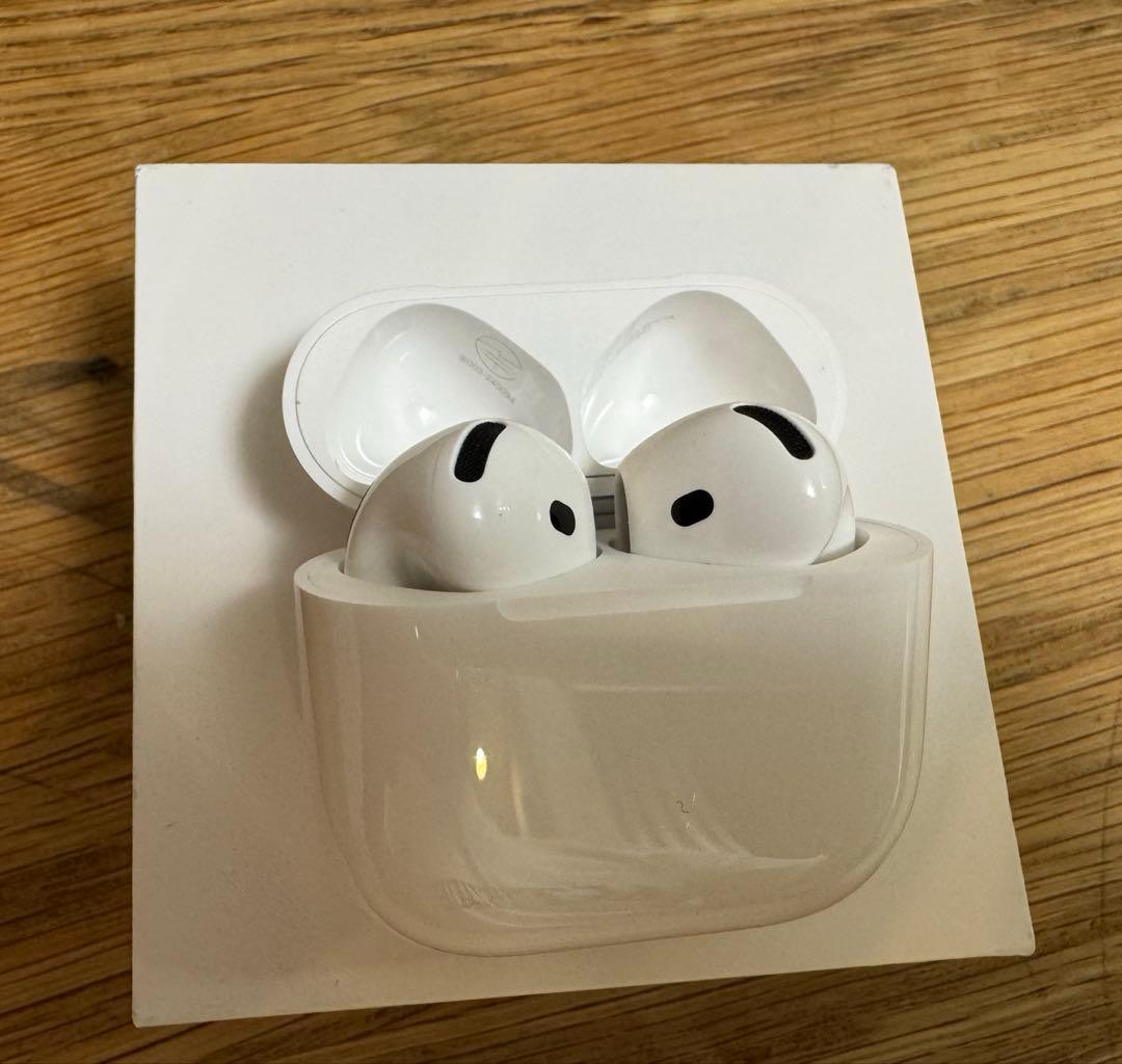 Apple AirPods 4 (第4世代) 本体　ノイズキャンセリングおまけ付