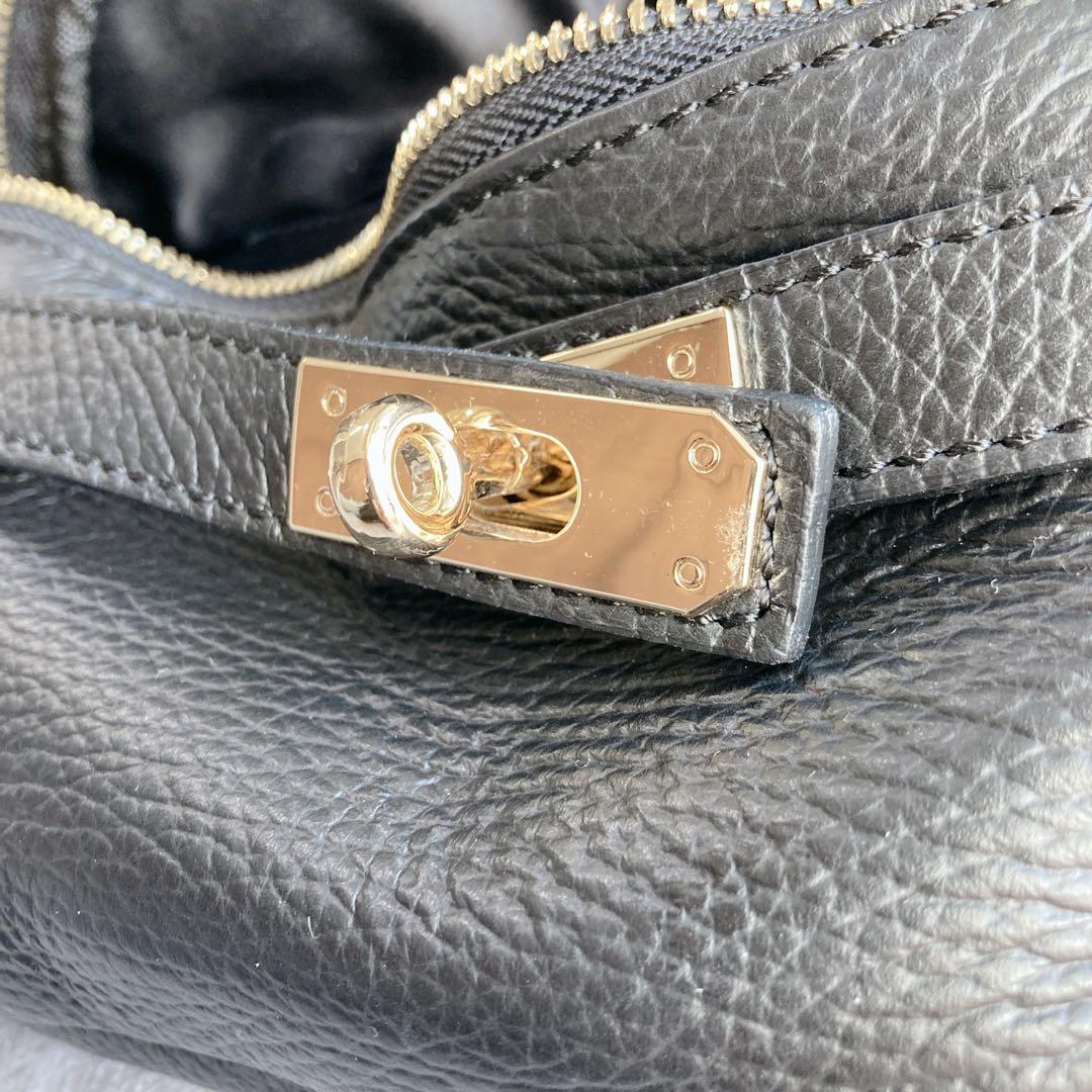 【極美品】AULENTTI オーレンティ　ボディバッグ　本革　黒　ゴールド