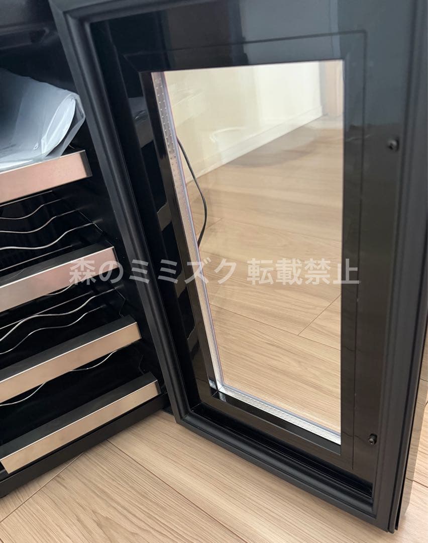 【生産完了品】デバイスタイル ペルチェ式ワインセラー レッド CE-8W 右開き