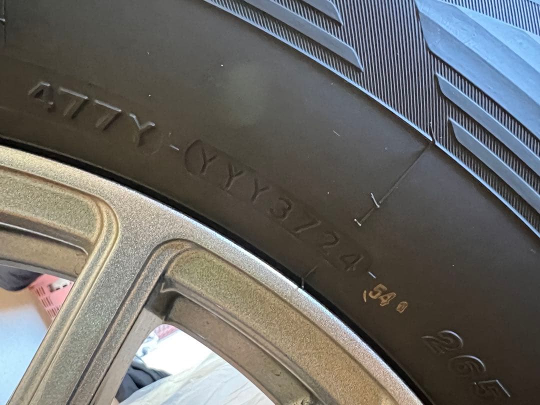 (極美品・バリ溝) 2024年製ランドクルーザープラド150 スタッドレスタイヤ