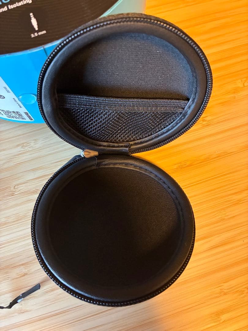 【新品同様】SHUREシュアー イヤホン SE215DYBK+UNI-Aブラック