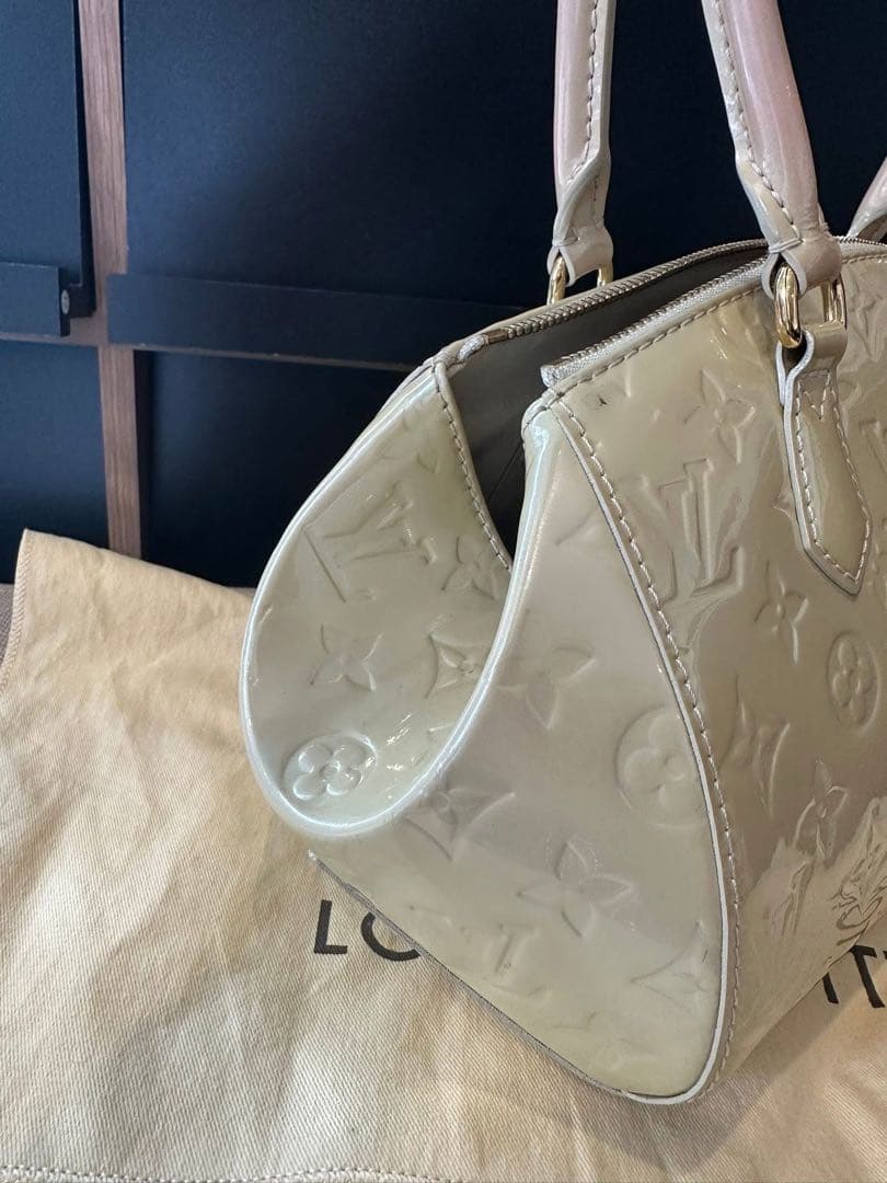 Louis Vuitton エナメルレザー ハンドバッグ クリーム