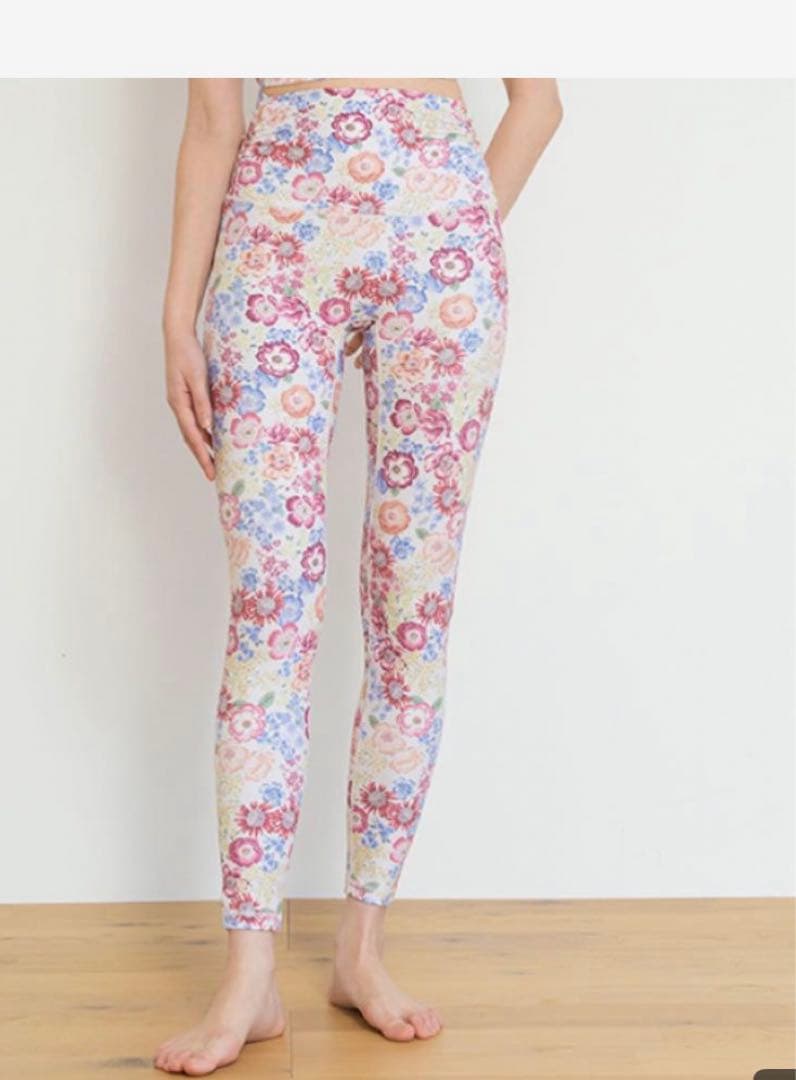 タグ付新品　スカーラM上下セットアップ　通販完売人気ウェア　未使用バック付