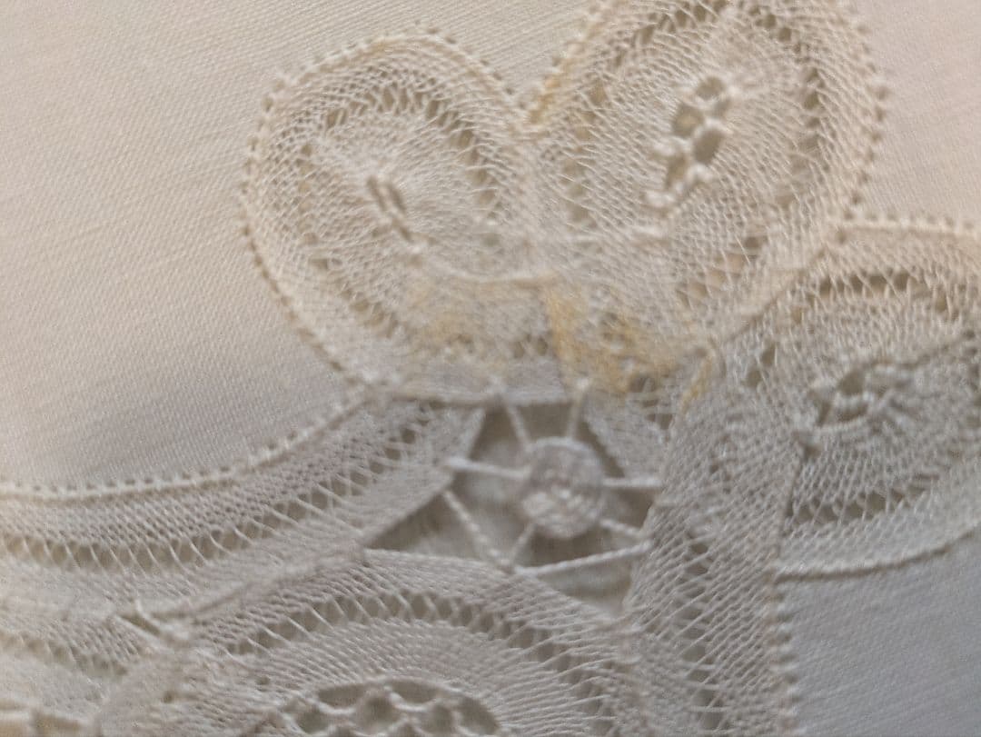 ♦️ベルギーレース　刺繍入りテーブルクロス・テーブルナプキン　セット