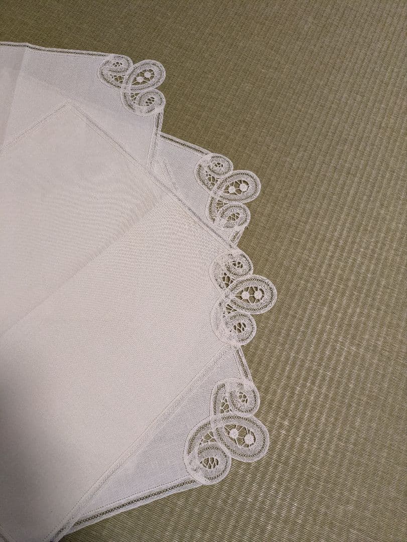 ♦️ベルギーレース　刺繍入りテーブルクロス・テーブルナプキン　セット