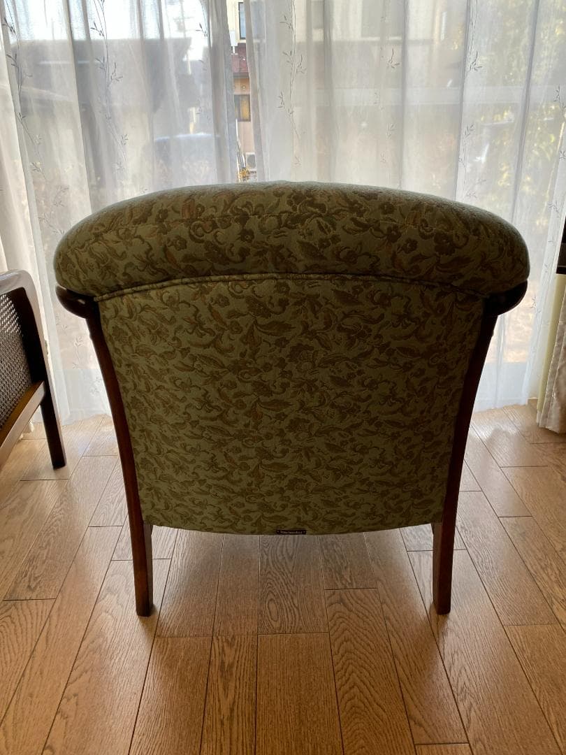 カリモク家具コロニアルシリーズのアームチェア（肘掛椅子）2脚セット