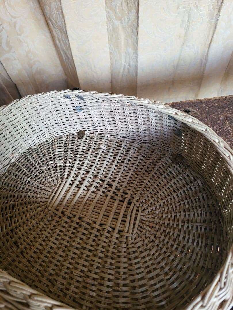 バスケット　カゴ　藤　木製ビーズ の 取っ手　レトロ　古道具