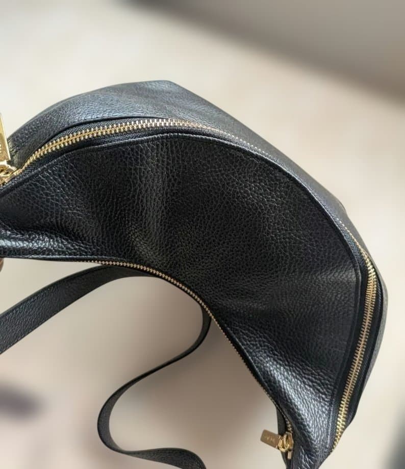 VIOLADOROのレザーボディバッグ