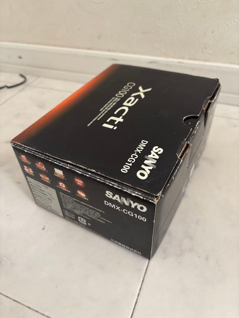 SANYO サンヨー デジカメ Xacti DMX−CG100 ホワイト