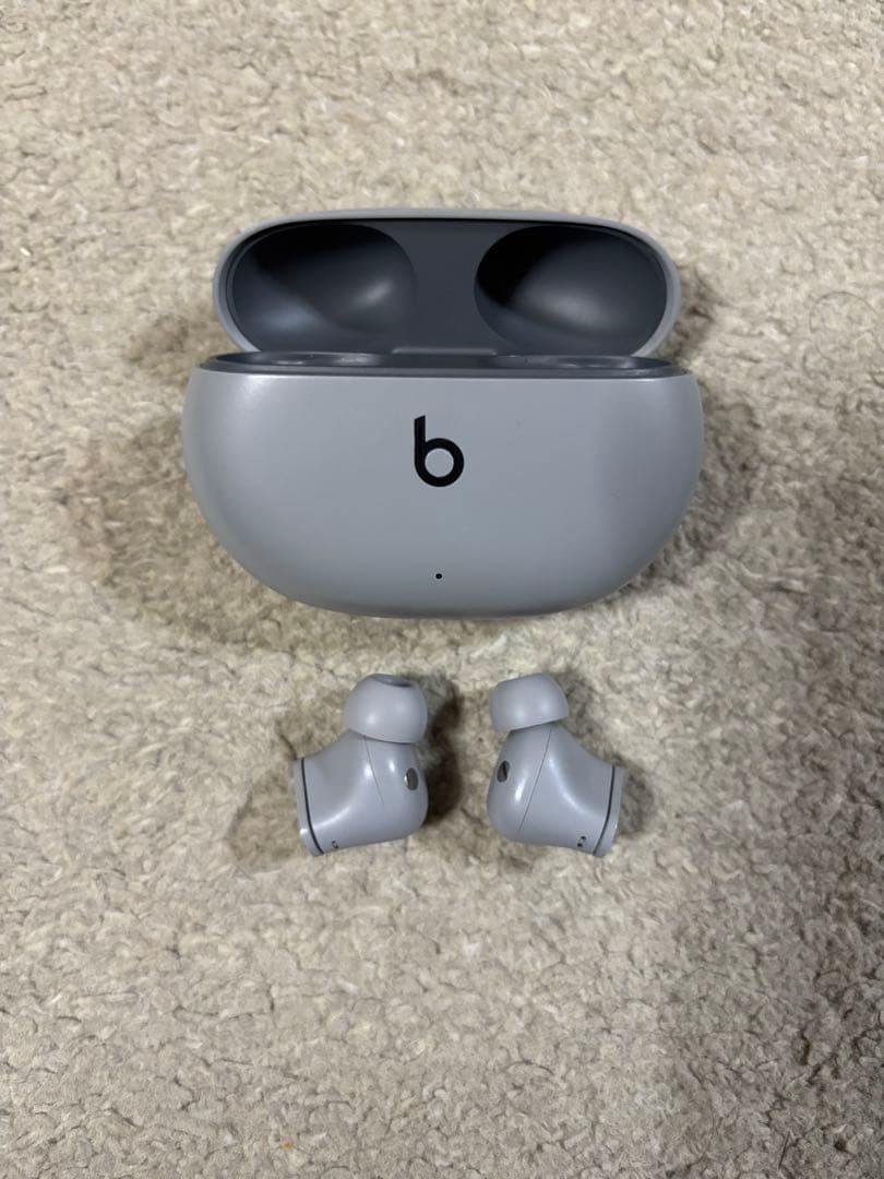 Beats Studio Buds グレー