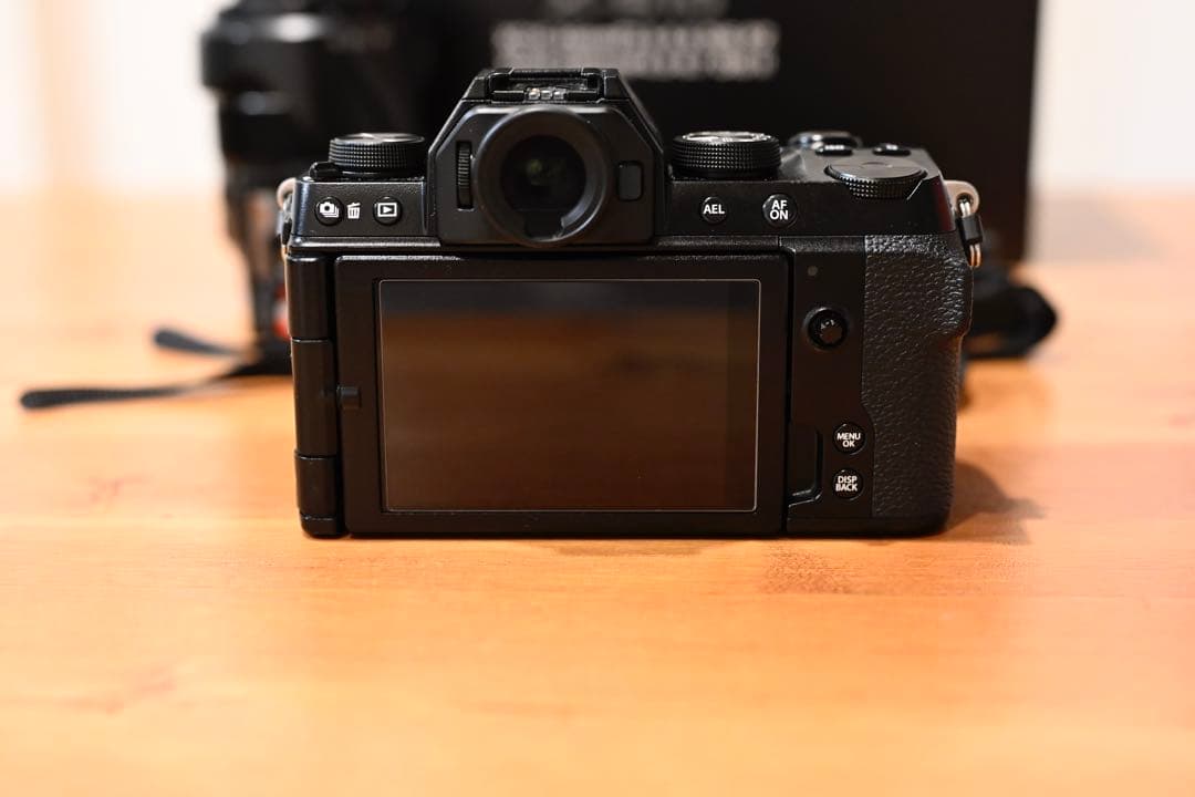 美品FUJIFILM.X-S10ボディ＋レンズXF18-55mmおまけ備品付き