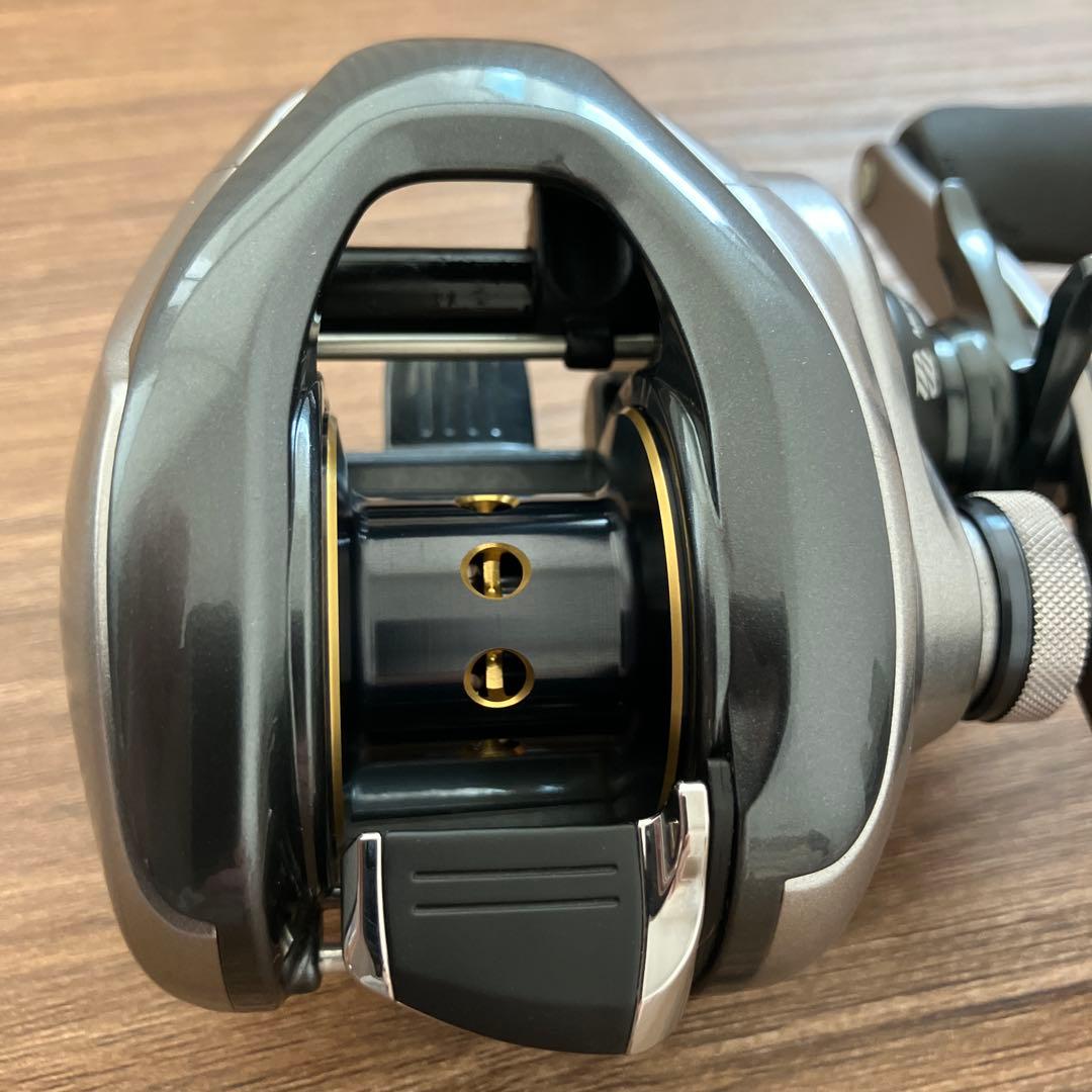 13メタニウムHG右　ハイギア　SHIMANO シマノ　ベイトリール