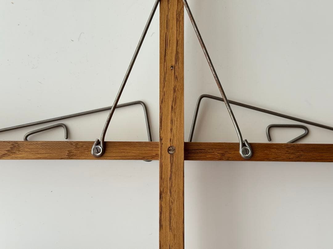 chikuni book on the wall チクニ