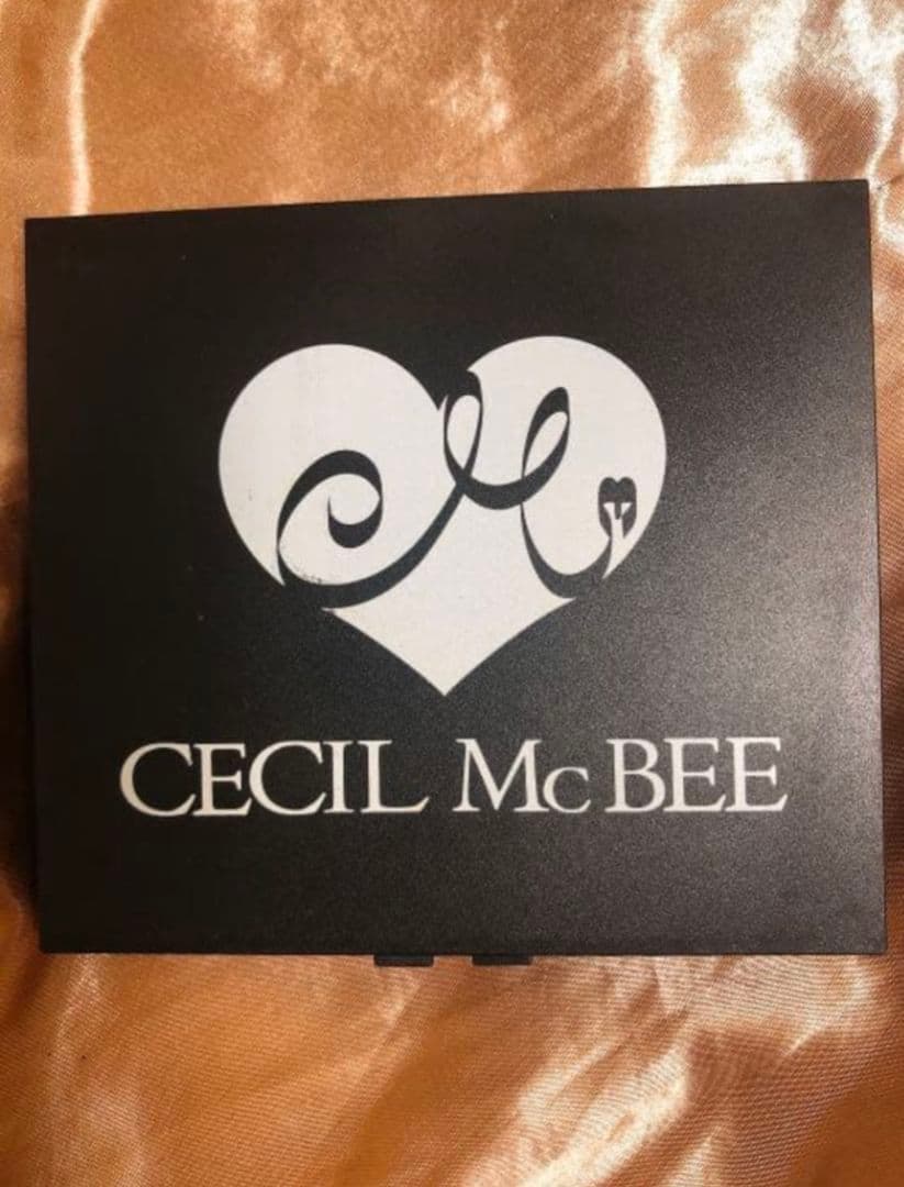 CECIL McBEE つけまケース おまけ付き ３点 つけま ビューラー　③