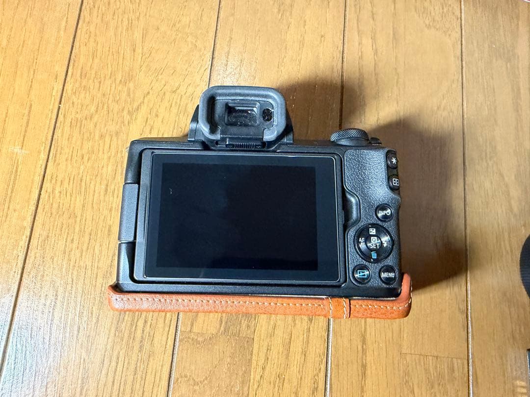 値下げ！Canon EOS Kiss M2 レンズ2本　バッテリー2個純正カバ