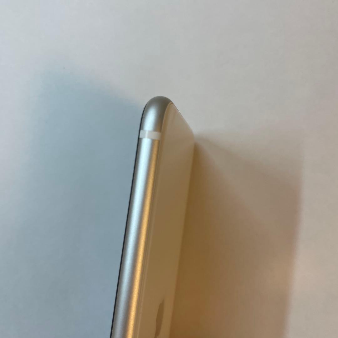 Apple iPhone SE 第2世代　ホワイト 本体