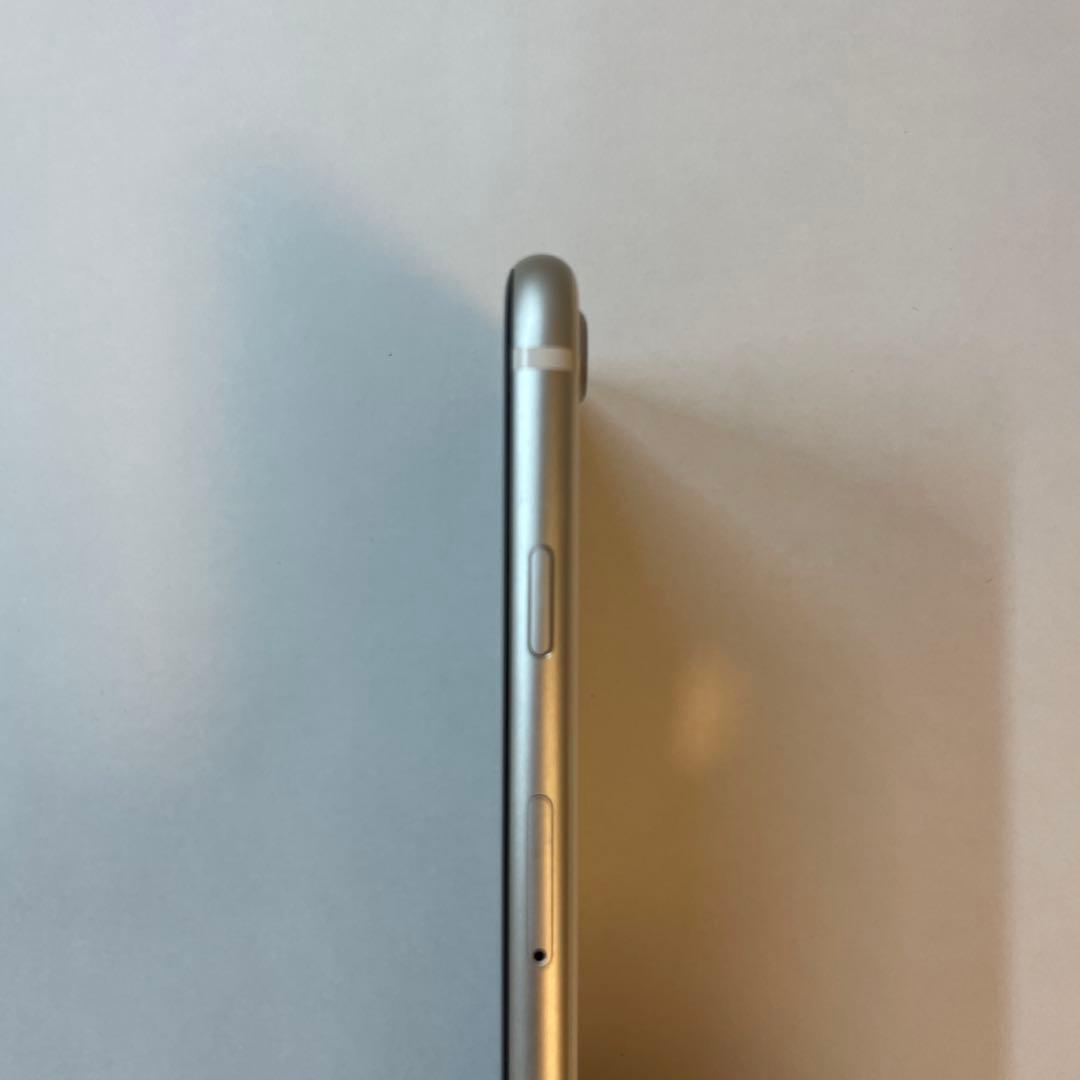 Apple iPhone SE 第2世代　ホワイト 本体