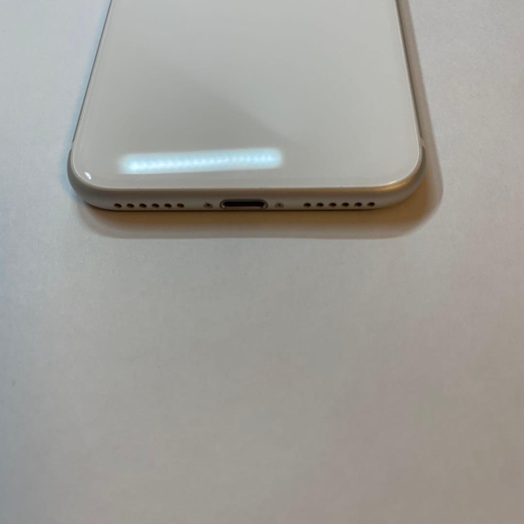 Apple iPhone SE 第2世代　ホワイト 本体