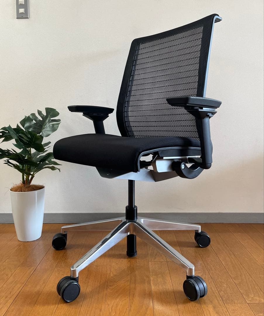 スチールケース　Think シンクチェア　背3Dニット　可動肘　メッシュチェア