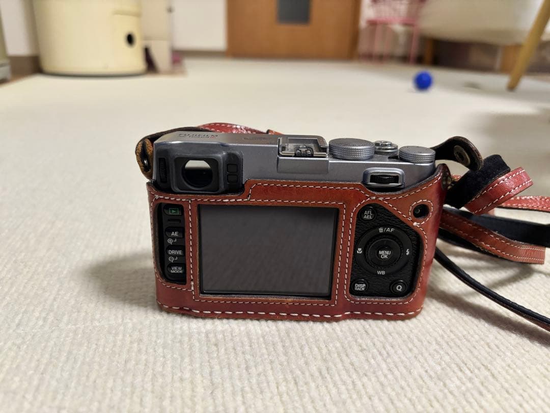 【値下げ相談可・良品・革ケース付】FUJIFILM X100Sデジタルカメラ