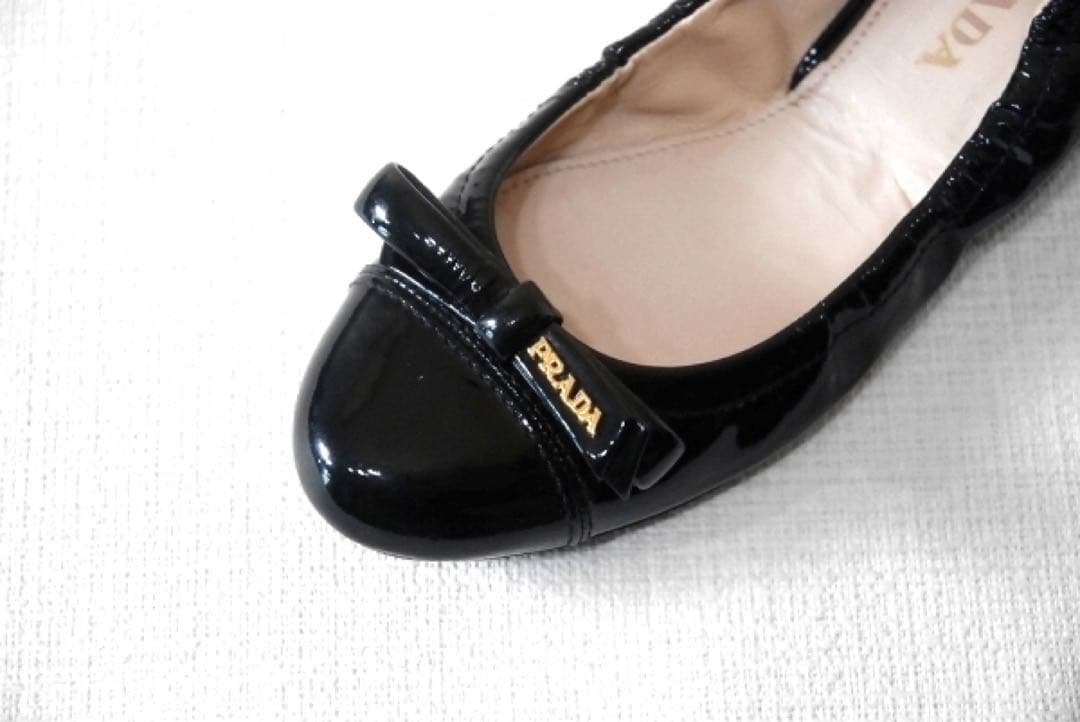 PRADA プラダ /バレエシューズ 黒 エナメル リボン フラット ロゴ