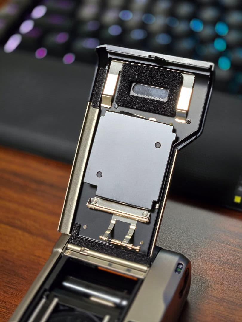 CONTAX T2 コンパクトフィルムカメラ チタンシルバー