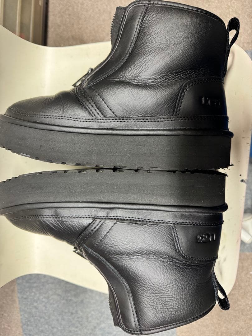 25cm UGG ブラック レザー ジップアップ ブーツ