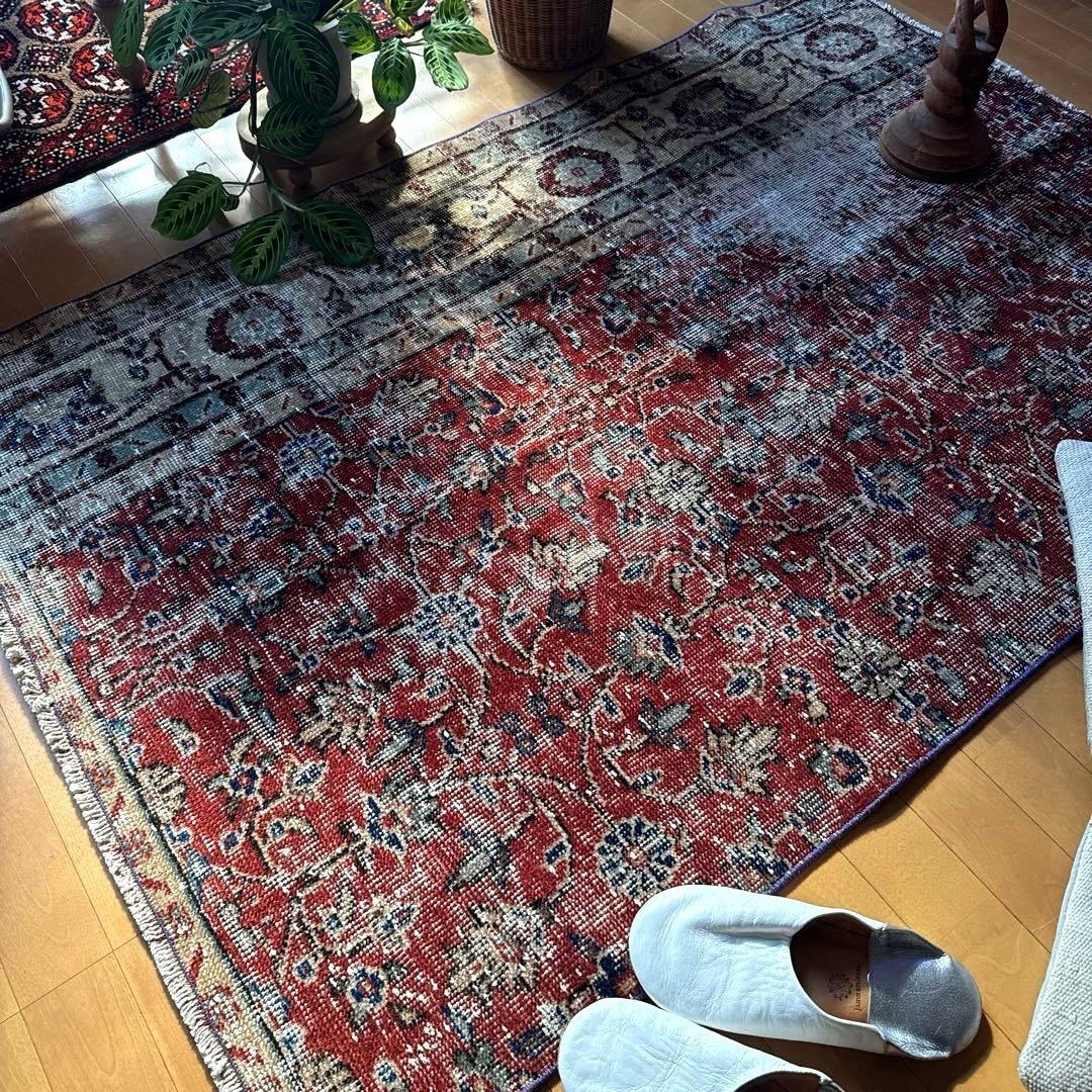 104×154 深みある赤色のボタニカル柄　擦れシャビー　トルコヴィンテージラグ