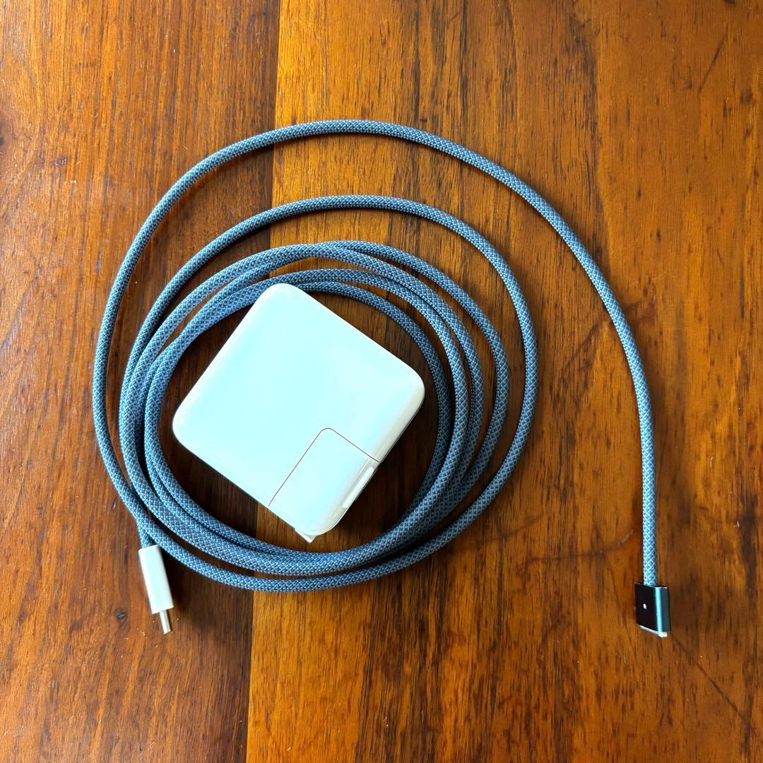 AppleMacBookAir M2 2022 256GB液晶割れ　ミッドナイト