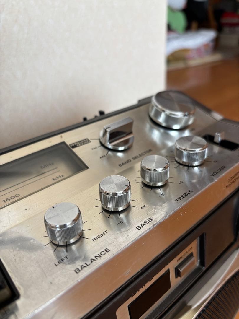 日立　TRK-8180 レトロ