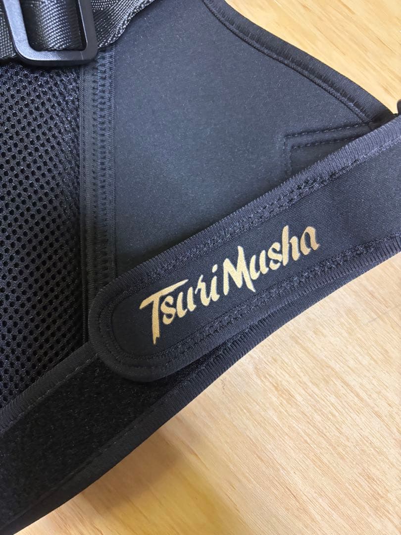 釣武者　Tsuri Musha ヒップガード 黒　金