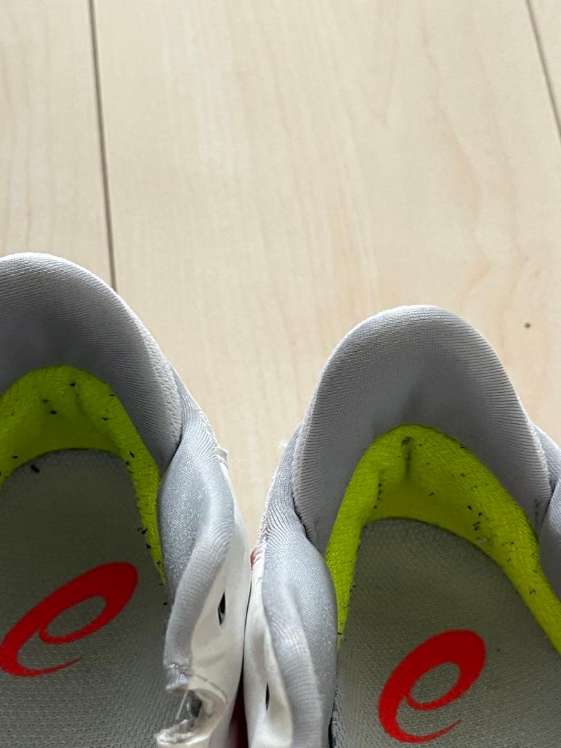 アシックス　ノヴァサージ　LOW ホワイト　サンライズレッド　24.5センチ