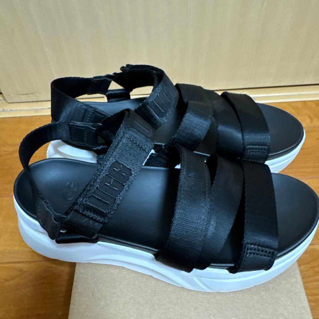 UGG クロスベルト スポーツサンダル