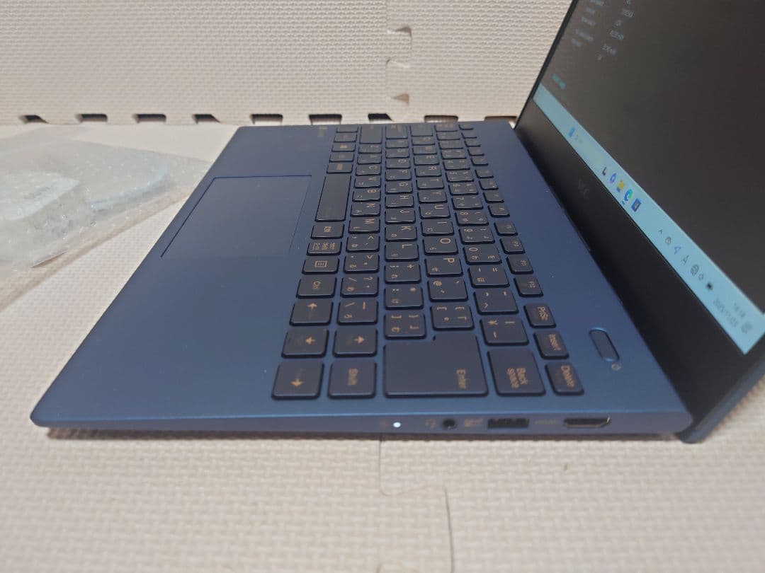 NEC Lavie Direct/i7-1165G7/16GB/約900g超軽量