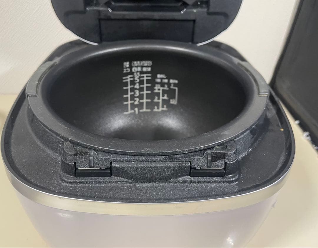 TIGER タイガー 圧力IH炊飯器 5.5合 JPC-G100WA ホワイト