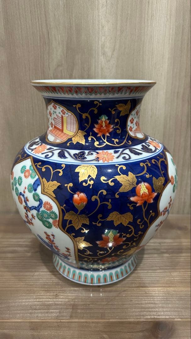 青と白の花瓶 陶器製 花と鳥の模様