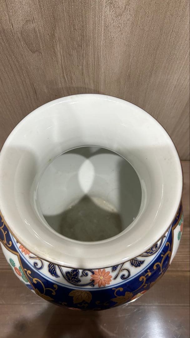 青と白の花瓶 陶器製 花と鳥の模様