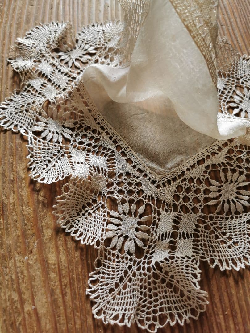 アンティークマルチーズレース フラワーボビン＆クロシェ編 シルク スクエアクロス