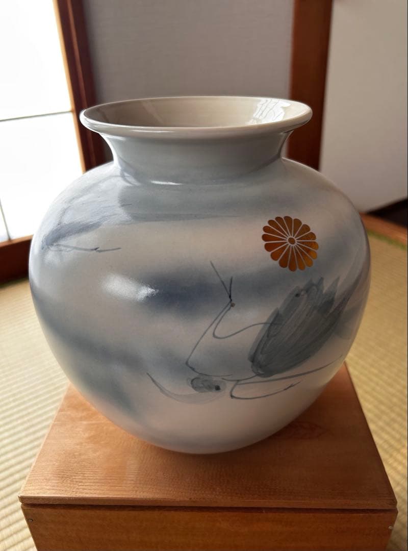 九谷焼　菊の御門と青白い鳥の絵柄