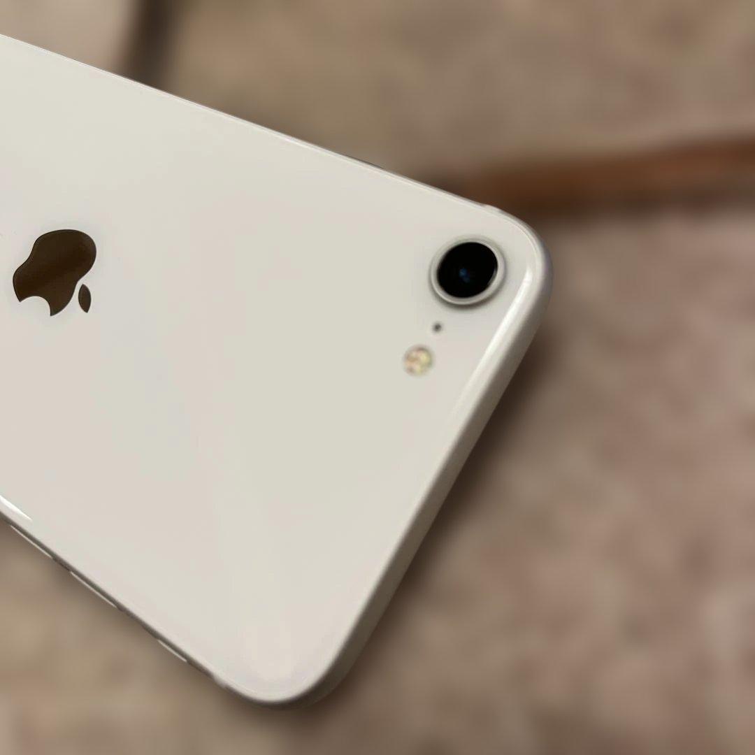 ち*婦様 Apple iPhone SE ホワイト 本体