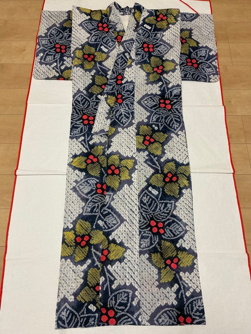 8の日セール　浴衣　有松鳴海絞り　赤い実の植物　裄67cm