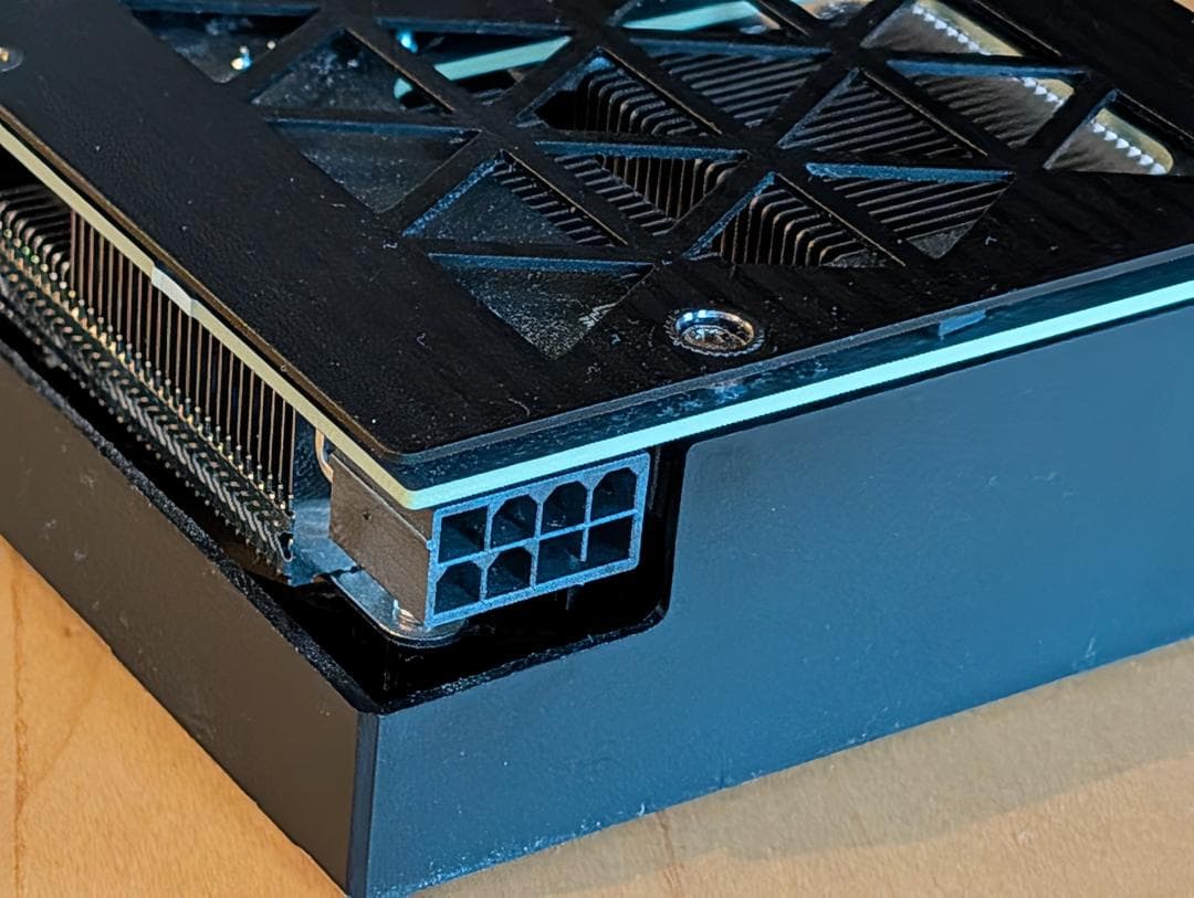 GeForce RTX 4060Ti 8GB：HP Victus 15L内蔵品