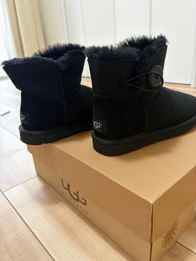 UGG アグ ムートンブーツ MINI BAILEY BUTTON 22cm美品