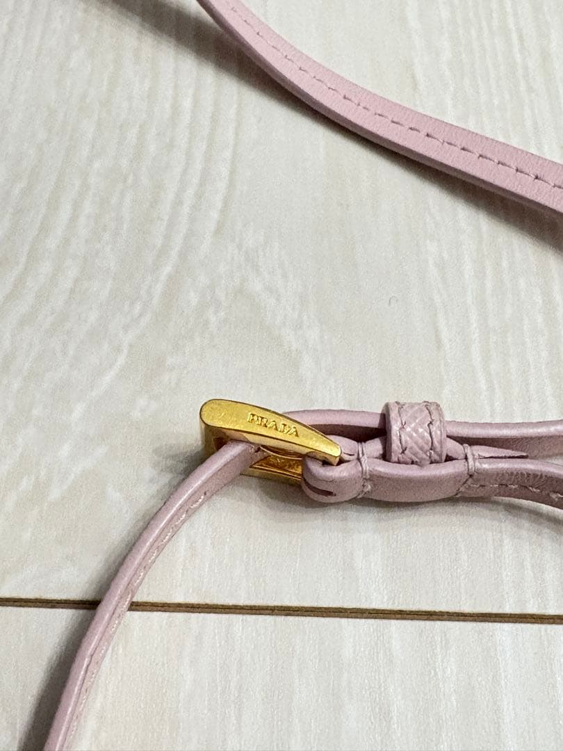 さ*ぼ様 PRADA レザー iPhoneケース ストラップ付きピンク