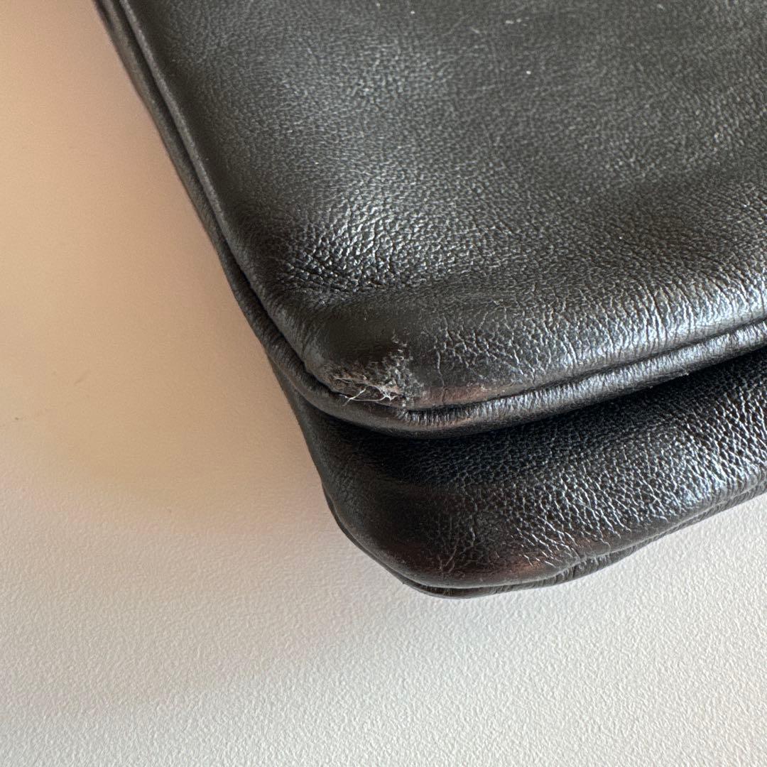 プラダ　レザーショルダーバック